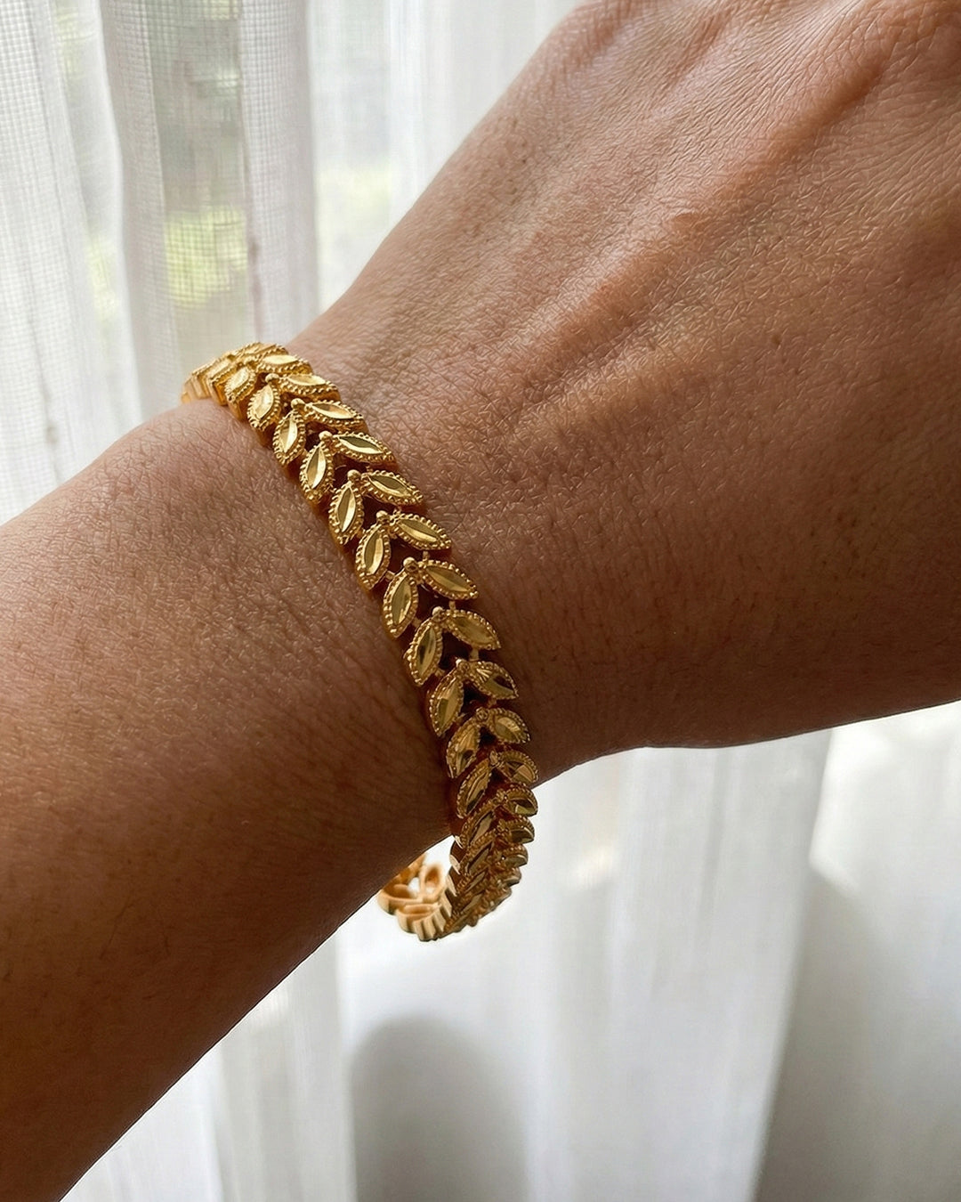 Golden Laurel Chain Bracelet